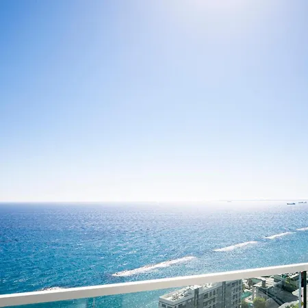 Del Mar Beachfront 3 Bedroom 'c' * Лимасол